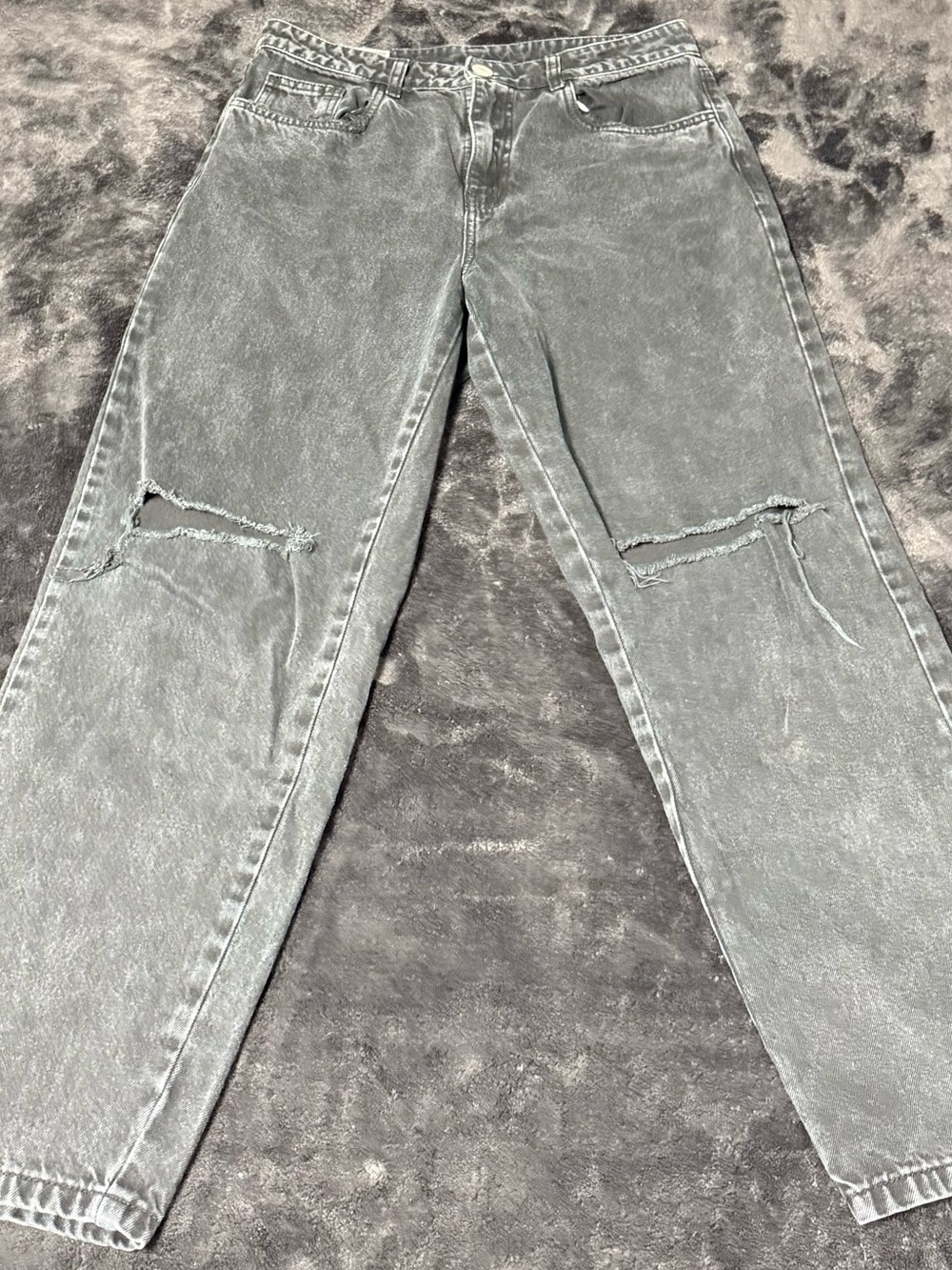 Women's Straight-Leg Distressed Jeans in Washed Grey